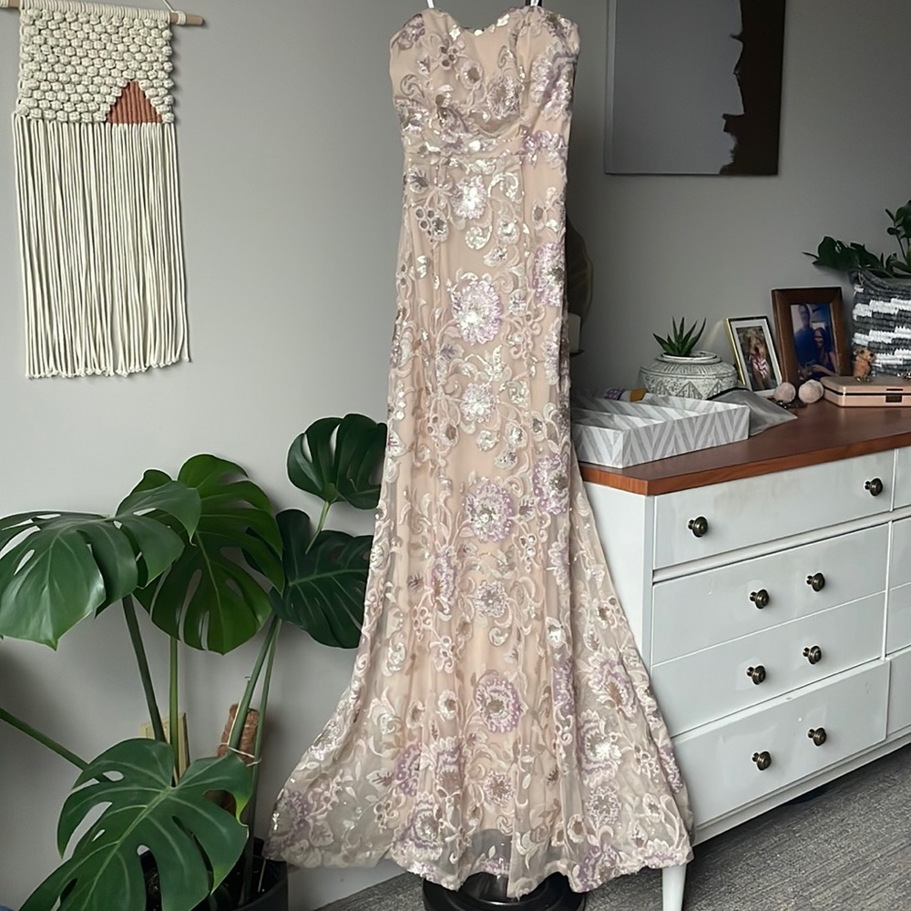 Beautiful Size 0 strapless trumpet/mermaid style gown by Speechless